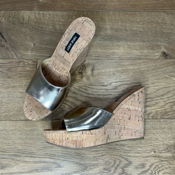 Nine West Herden3 cork wedge heel with gold - Size 7.5 - Picture 4 of 8